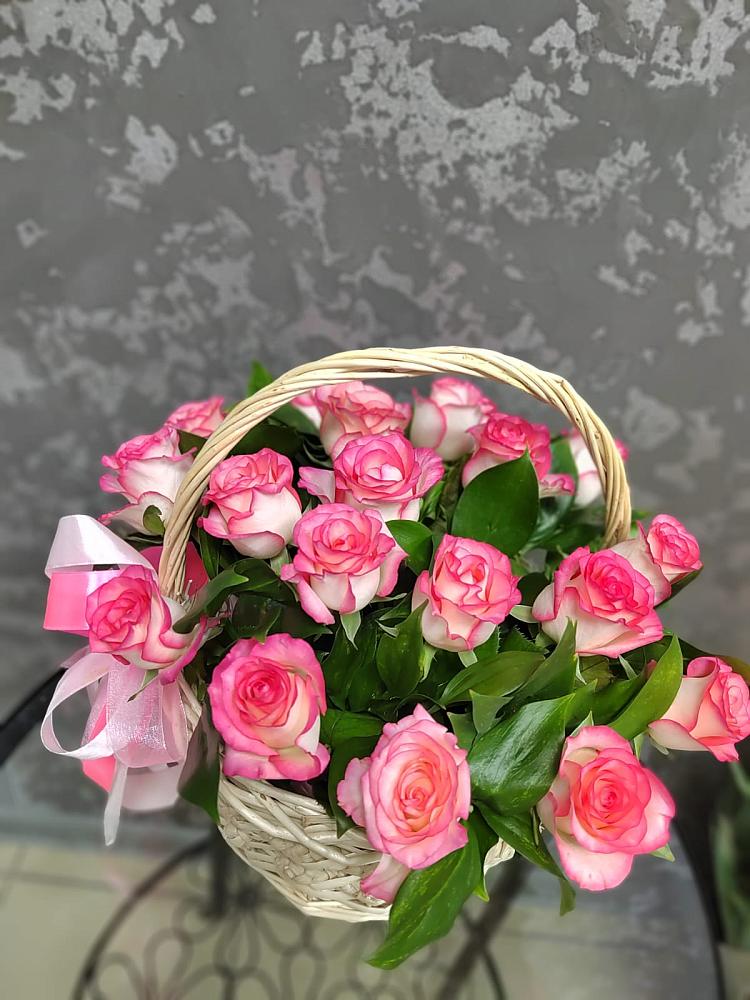 Цветочная композиция из Розы в корзине в Стрижах