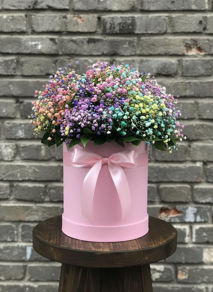 Цветочная композиция из Гипсофила и Розы в шляпной коробке в Стрижах