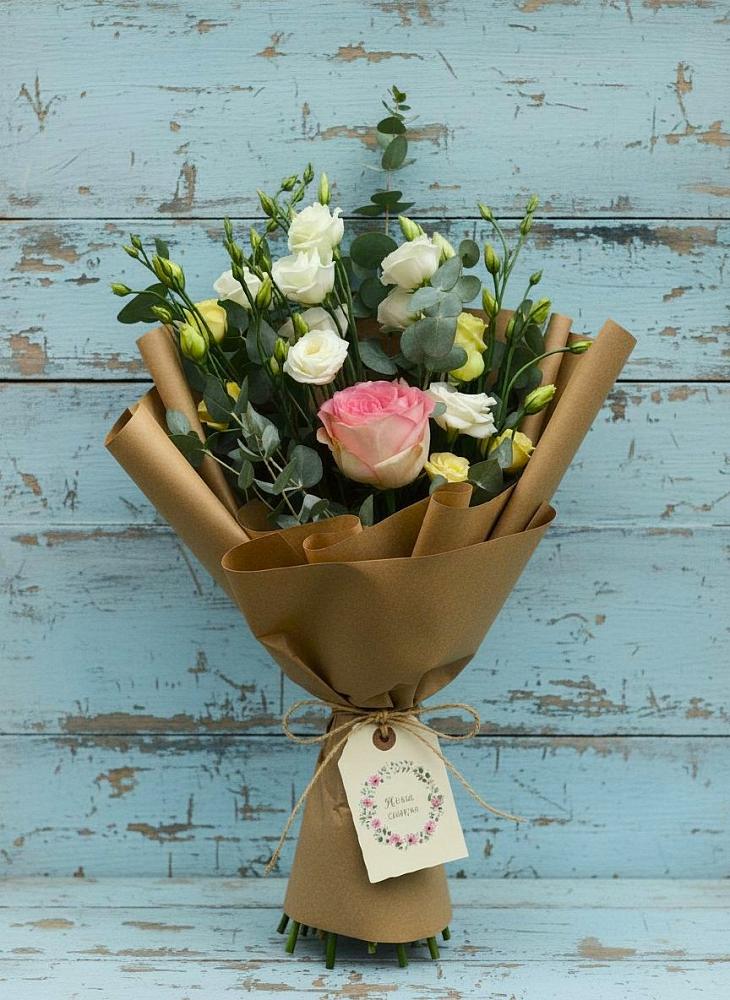 Букет цветов из: Розы и Лизиантусы в Стрижах