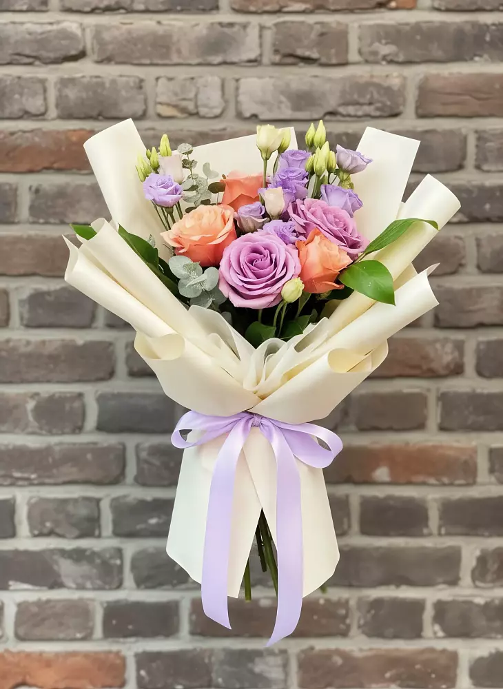 Букет цветов из: Лизиантусы и Розы в Стрижах