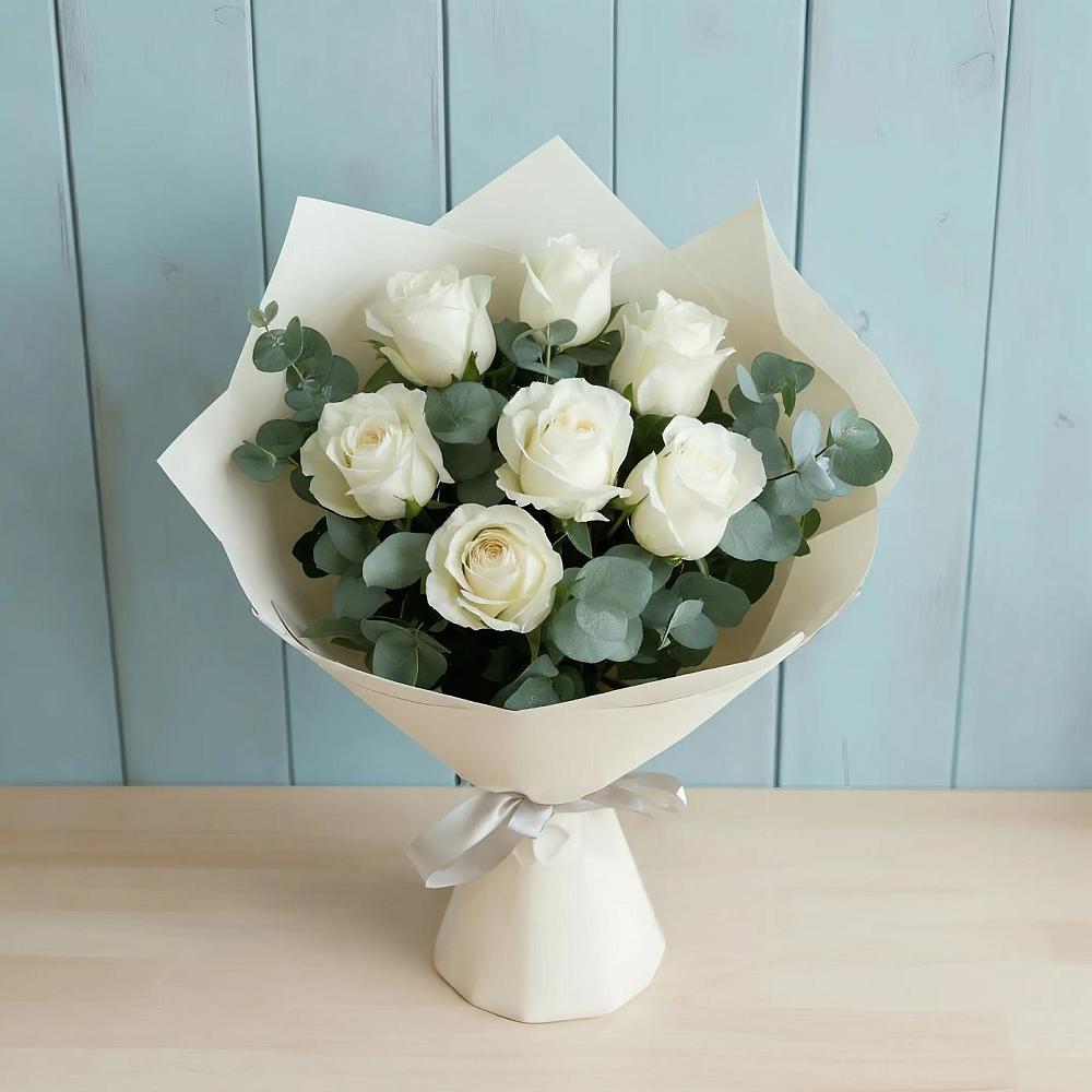 Букет Белые розы в Эвкалипте в Стрижах