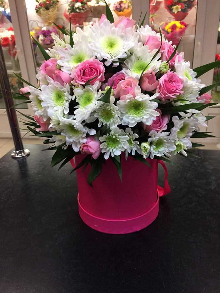 Цветочная композиция из Розы и Хризантемы в шляпной коробке в Стрижах