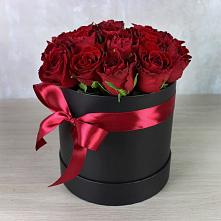 Цветочная композиция из Розы в шляпной коробке в Стрижах