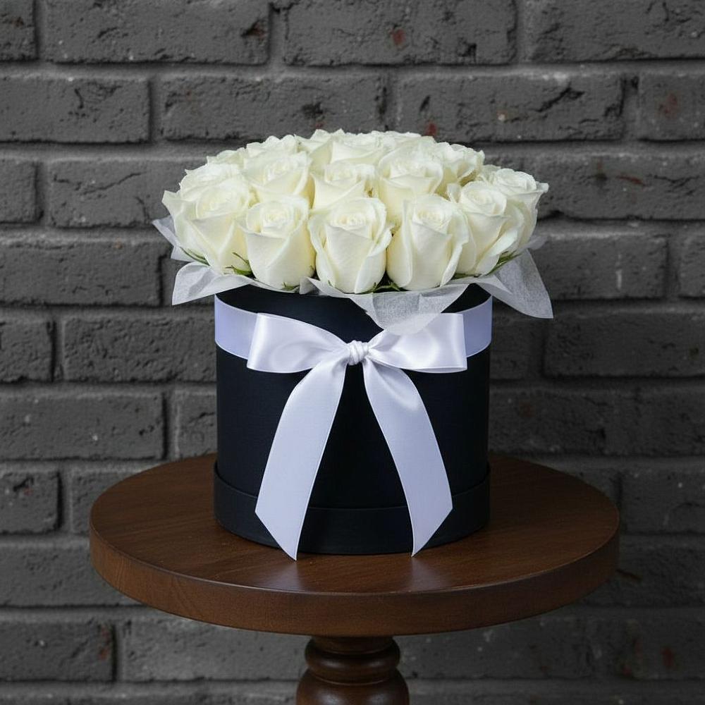 Цветочная композиция из Розы в шляпной коробке в Стрижах