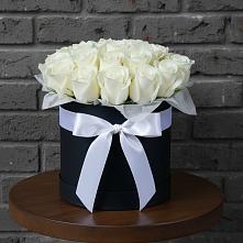 Цветочная композиция из Розы в шляпной коробке в Стрижах